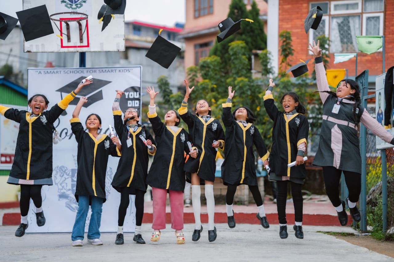 बालबालिकालाई पढाइप्रति आकर्षित गर्न एपेक्स स्कुलमा ‘दीक्षान्त समारोह’