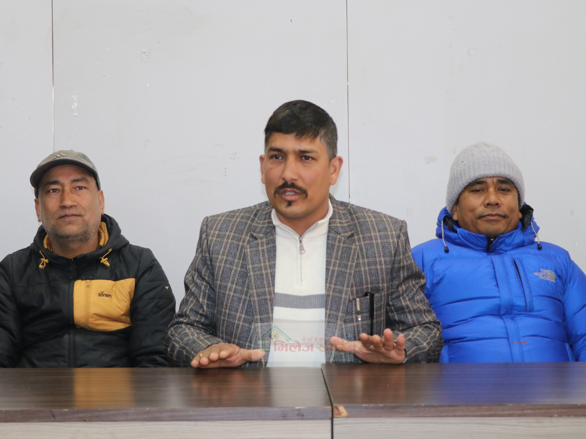 कर कार्यालय अन्यत्र सार्ने निर्णय फिर्ता लिन दोलखाका व्यवसायीहरुको माग