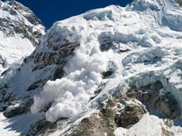 हिम पहिरोमा परेर दोलखामा ३ को मृत्यु, ८ जना बेपत्ता