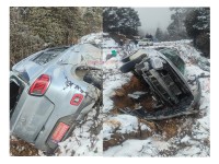 हिउँमा चिप्लिएर कालिञ्चोक जाँदै गरेको कार दुर्घटना