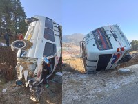 आहालडाँडामा ईभी गाडी दुर्घटना, ३ जना घाईते