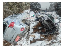 हिउँमा चिप्लिएर कालिञ्चोक जाँदै गरेको कार दुर्घटना