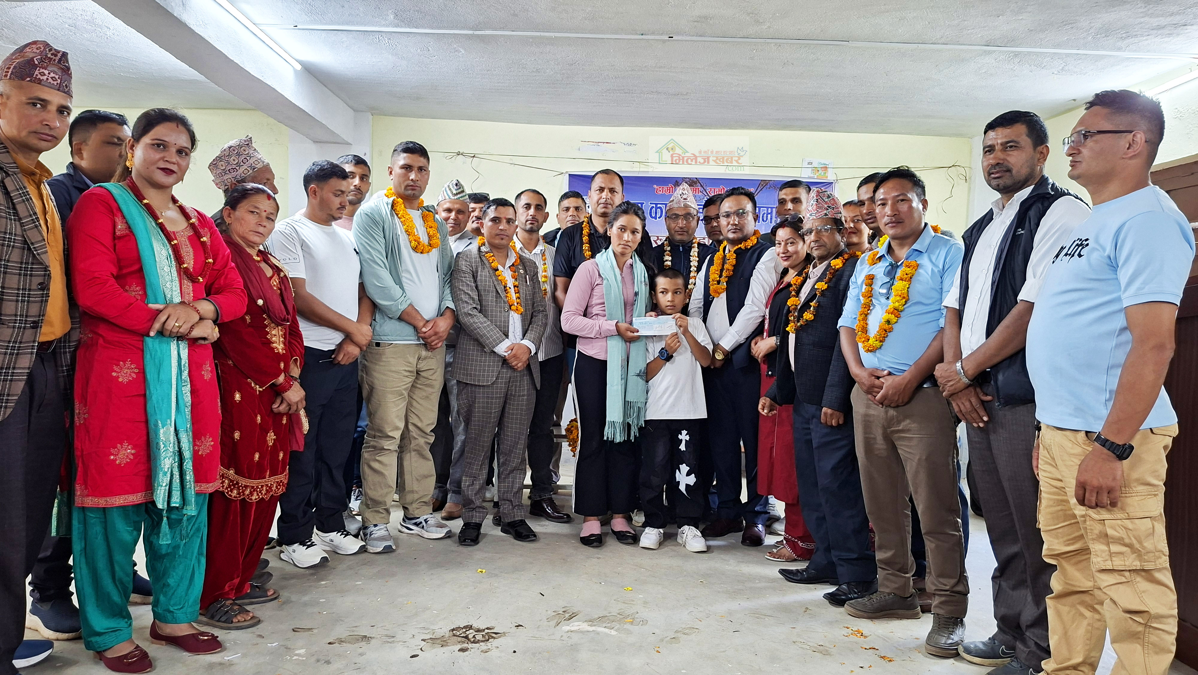 भोटेकोसी बाढीमा बेपत्ता सुवास फुयाँलको परिवारलाई च्यामा–काठमाडौं सेवा समाजको ५० हजार रुपैयाँ सहयोग