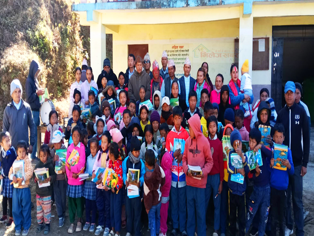 अमेरिकामा जन्मदिन मनाउँदै गाउँका विद्यार्थीलाई स्टेशनरी सहयोग