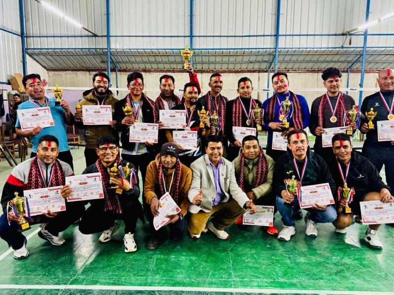 ‘प्रथम एम्ब्रोसिया कप ब्याडमिन्टन’ को उपाधि श्रेष्ठ र देवकोटाको टिमलाई