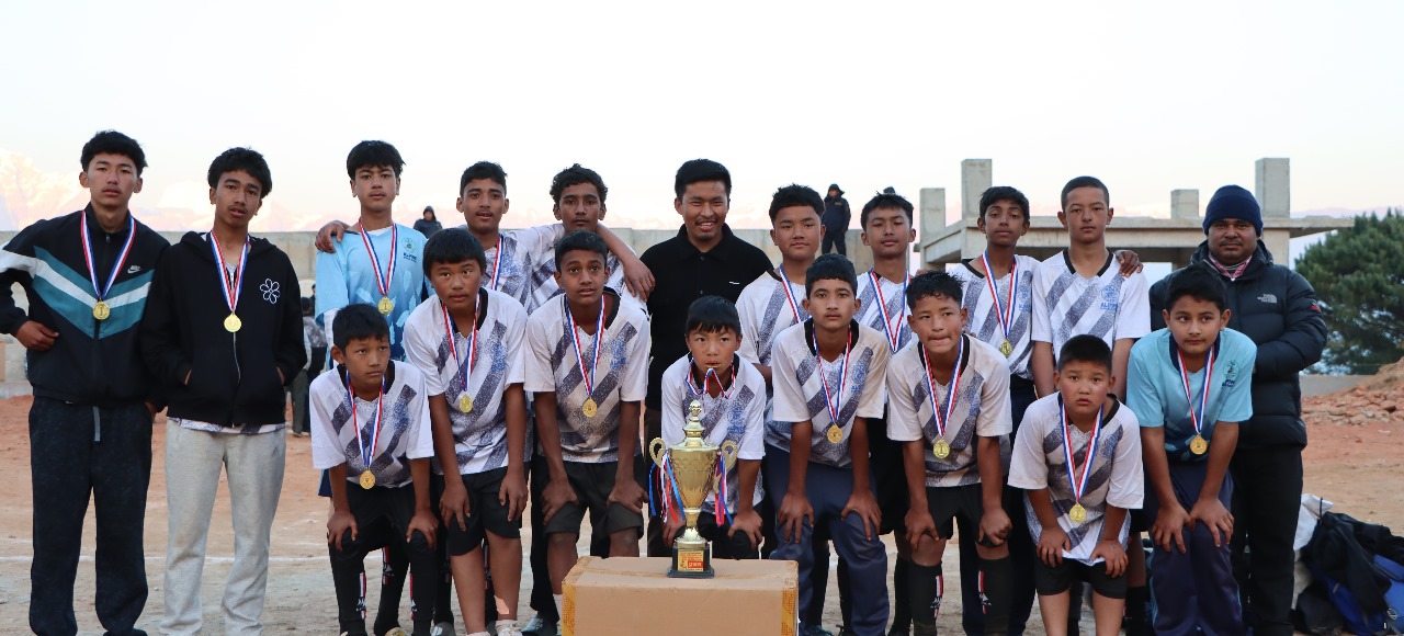 दोलखाको १४ बर्षमुनिको छात्र फुटबलको उपाधि अल्पाईन पब्लिक स्कूललाई