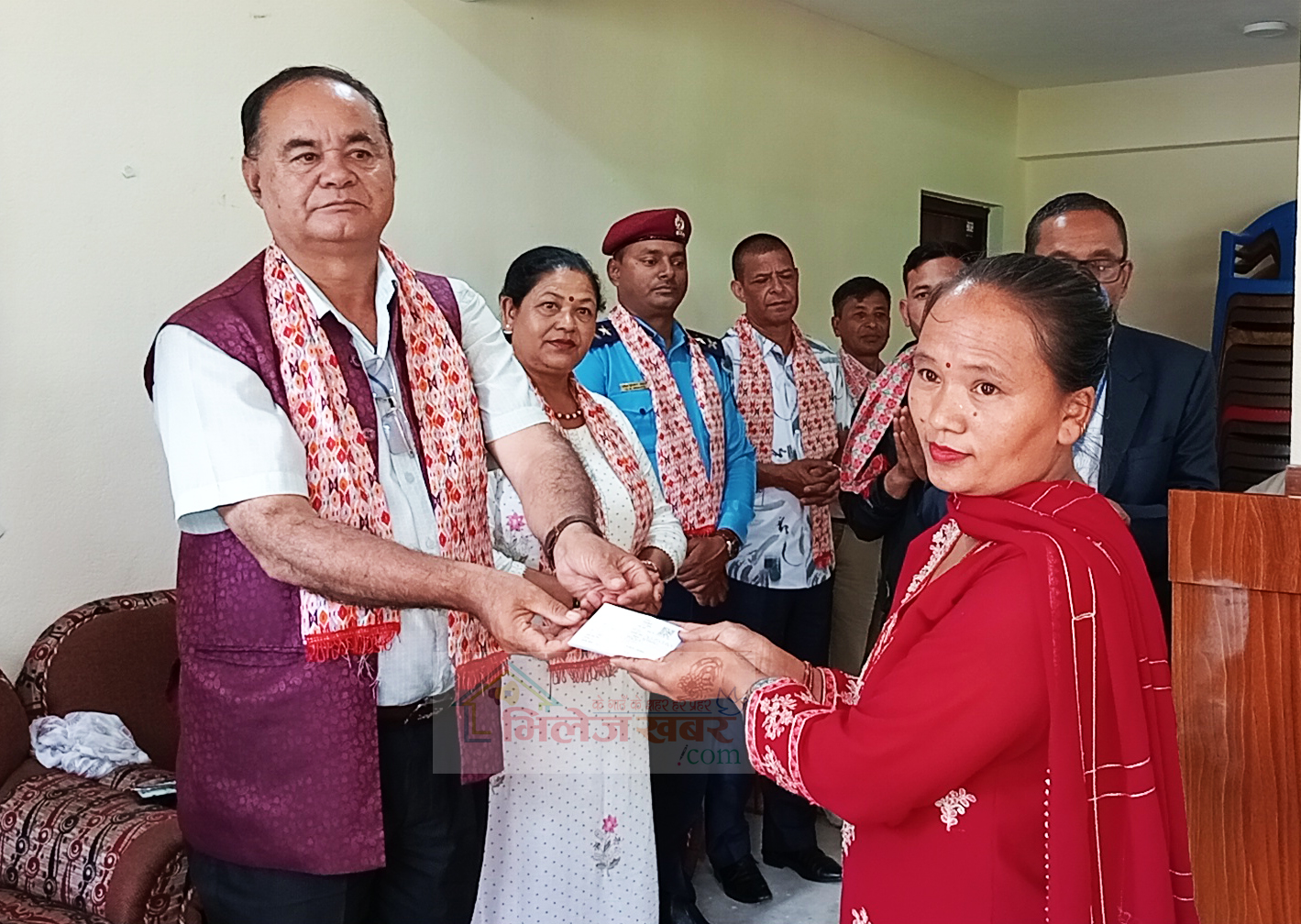 जनप्रतिनिधिको सुविधाबाट विपन्न नागरिकको स्वास्थ्य बिमा