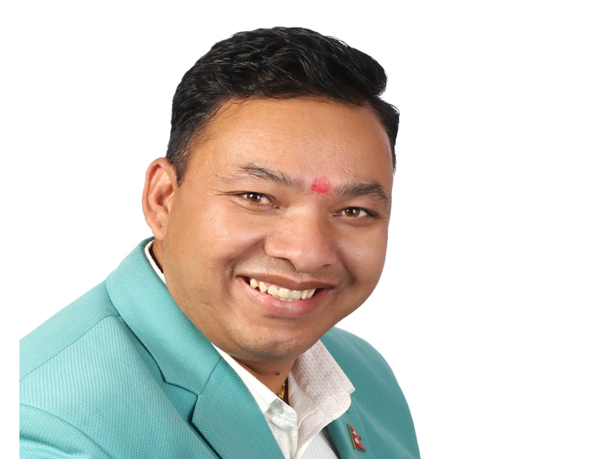 भोटेकोशी बाढी पिडितलाई व्यवसायी कार्कीद्वारा १ लाख ११ हजार १ सय ११ रुपैयाँ सहयोग