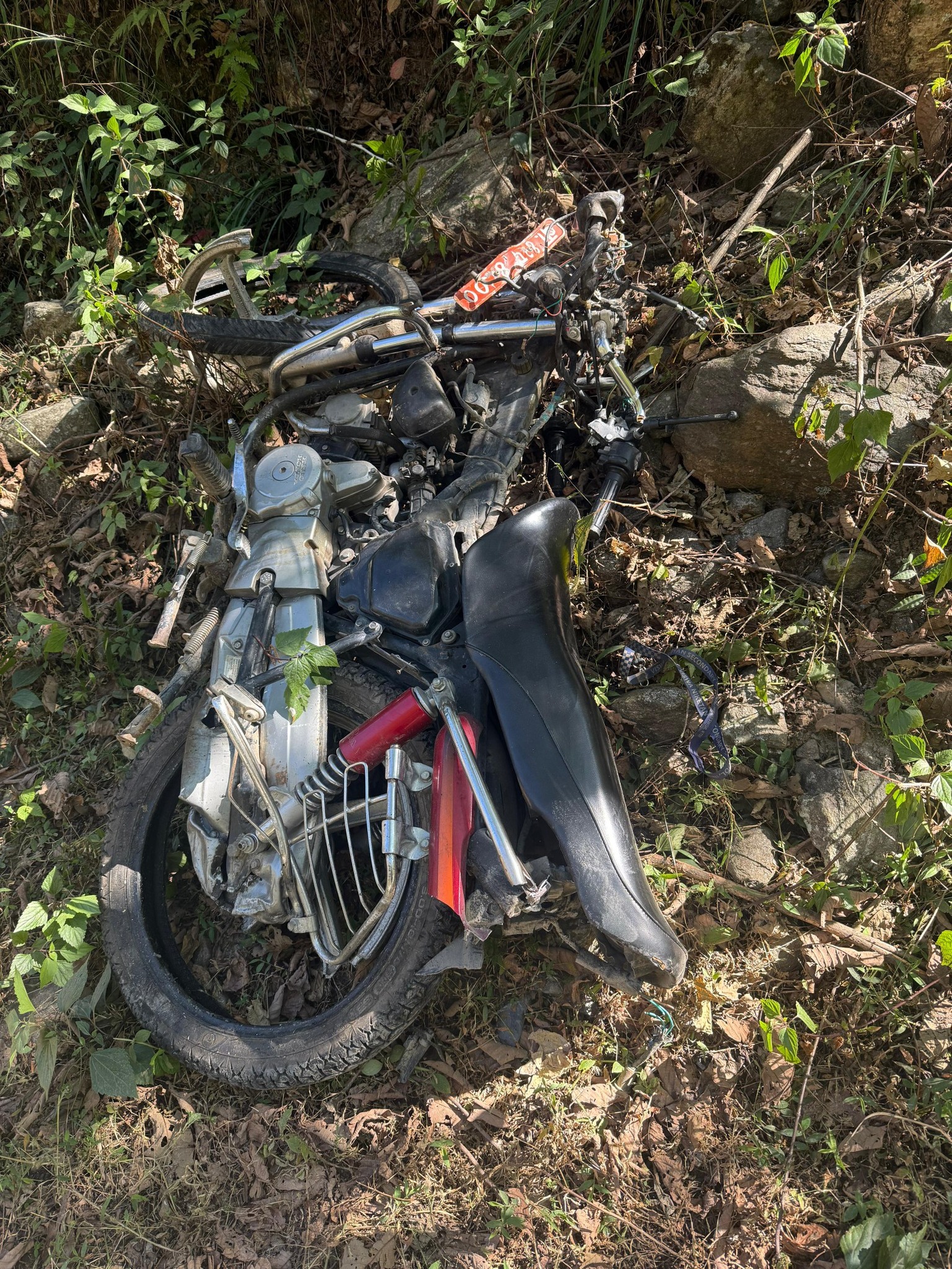 लामाबगरको ठोङठोङ भिरमा मोटरसाईकल दुर्घटना, ओराङका एक युवकको मृत्यु