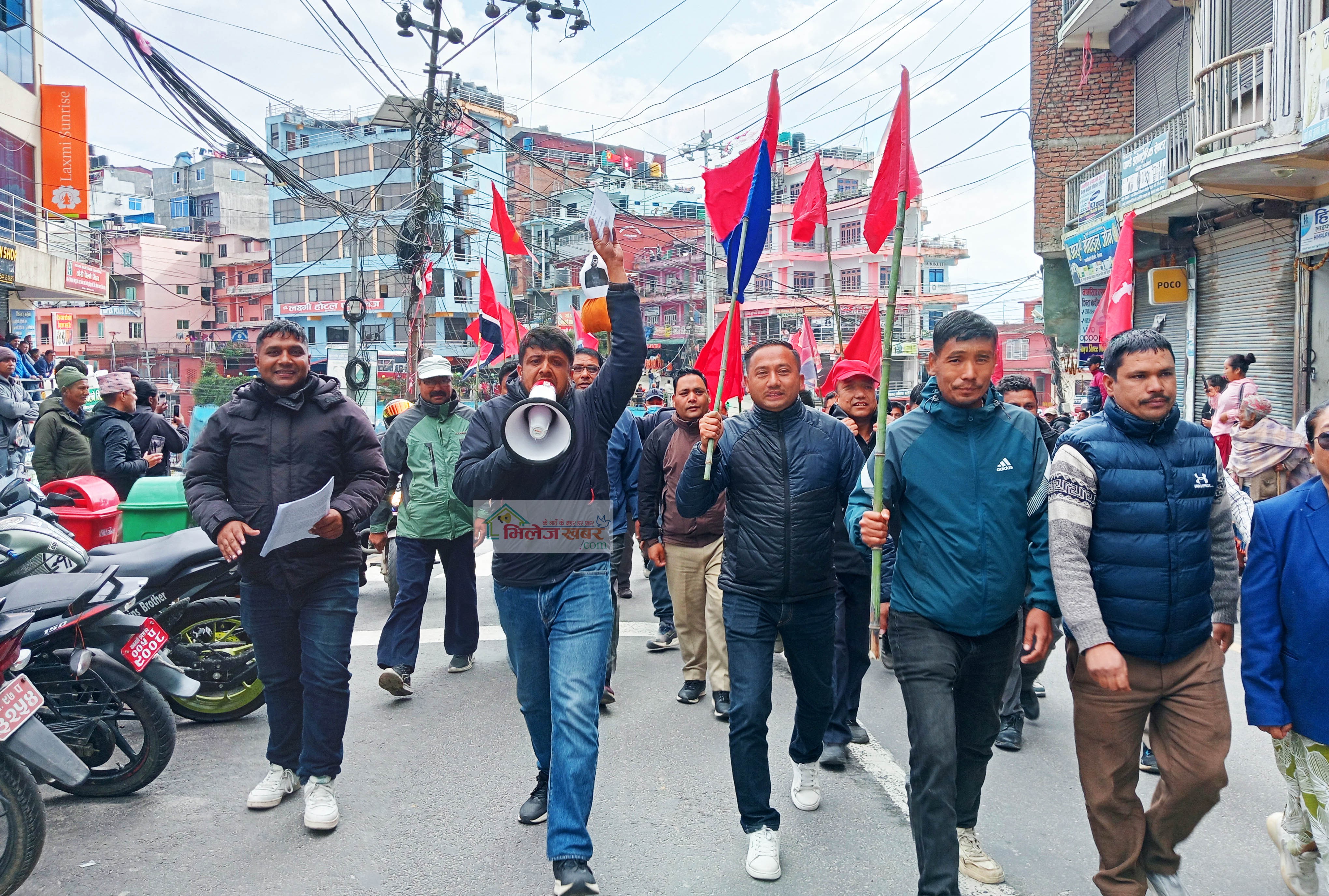 केपी ओली रिहाईको माग गर्दै दोलखामा जनसङ्गठनहरुको प्रदर्शन